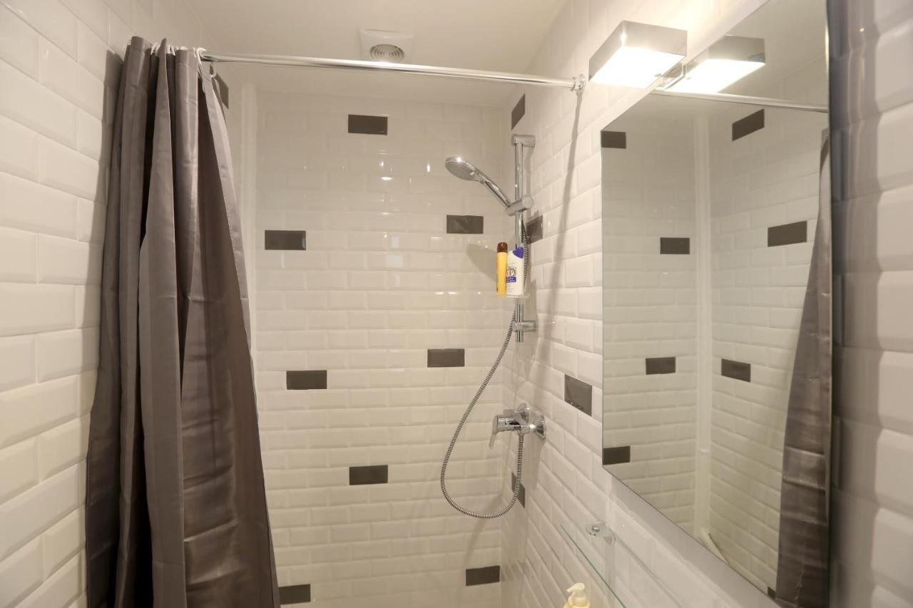 パリRenovated Studio For 2アパートメント エクステリア 写真