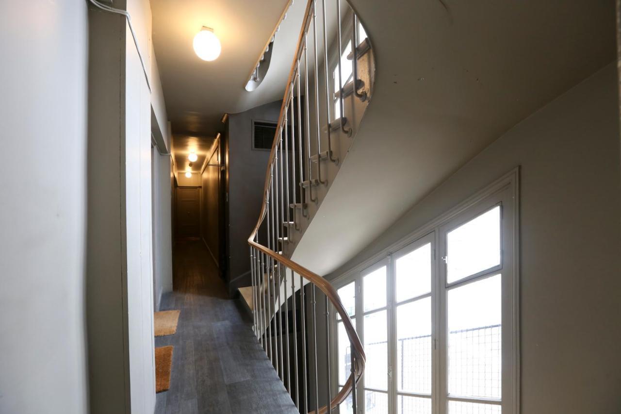 パリRenovated Studio For 2アパートメント エクステリア 写真